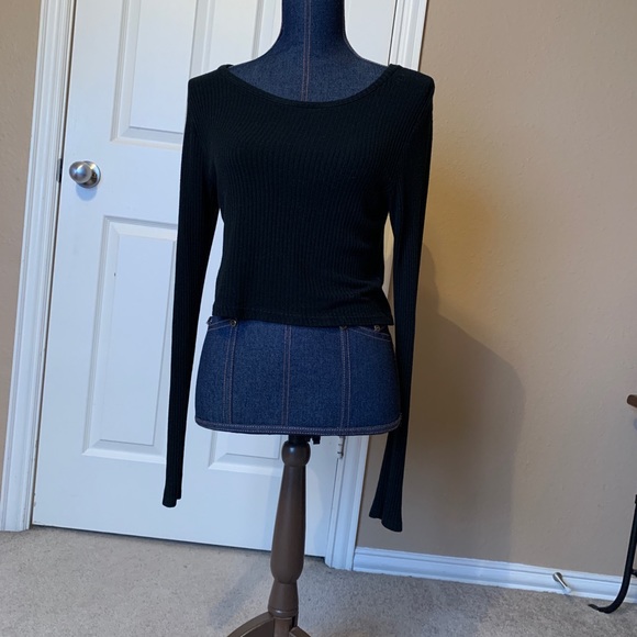 Brandy Melville Cropped Sweater - Picture 5 of 5